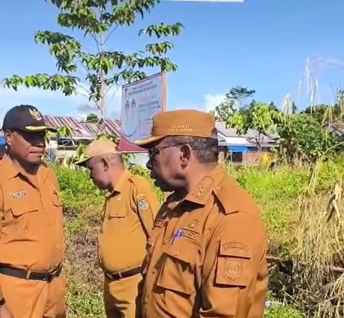 Bupati Waropen FX Mote (Detik Indonesia/Forum Waropen Membangun/Abel Mote)