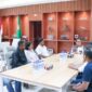 Gubernur NTT Emanuel Melkiades Laka Lena, menerima audiensi dari Ikatan Keluarga Kabupaten Ende Flores (IKKEF) di Kota Kupang, Kamis (24/4/2025). (Detik Indonesia/RRI/ Biro Administrasi Pimpinan Setda Prov.NTT)