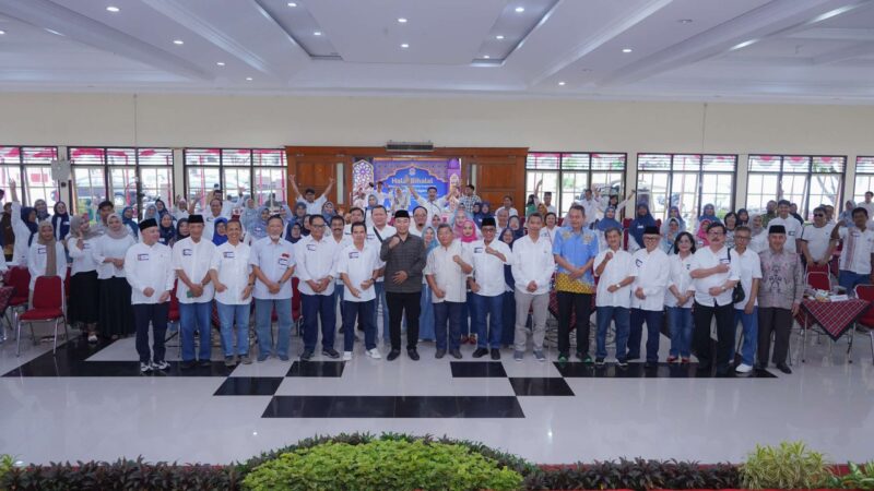 128 alumni Universitas Gadjah Mada (UGM) se-Kabupaten Sragen menghadiri Halalbihalal Kagama Sragen yang dihelat Jum’at (11/4/2025) di Gedung Kartini Sragen. Dok. Diskominfo