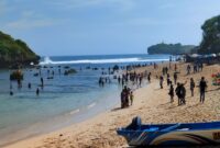 Aktivitas kunjungan wisata di Pantai Ngandong, Sidoharjo, Tepus, Gunungkidul. Foto diambil 28 Juli 2024. Harian Jogja - David Kurniawan\r\n\r\n