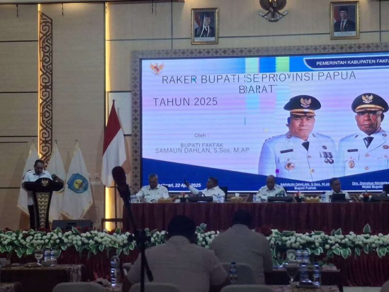 Bupati Fakfak, Samaun Dahlan, dalam Raker Bupati Se Provinsi Papua Barat, (Detik Indonesia/Rri/NicoAfloubun)
