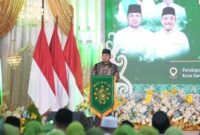 Gubernur Harum memberi sambutan selamat datang kepada seluruh Muslimat NU yang datang dari seluruh Indonesia. Momentum membangkitkan semangat persatuan dan pemberdayaan perempuan dalam perspektif keislaman. (RIAN/ADPIMPROV KALTIM/DETIK INDONESIA)