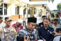 Bupati Sragen Sigit Pamungkas memberi penjelasan kepada wartawan saat di Mapolres Sragen, belum lama ini. (Istimewa/Polres Sragen/Detik Indonesia)