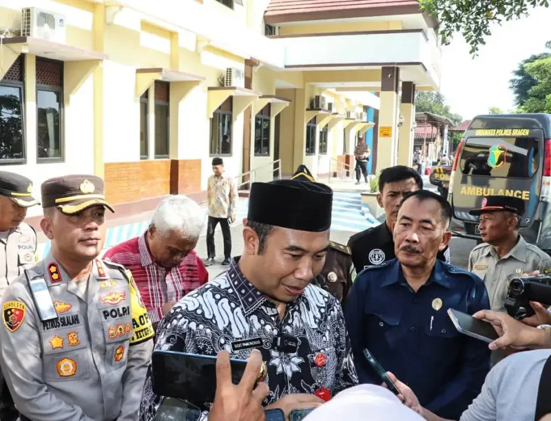Bupati Sragen Sigit Pamungkas memberi penjelasan kepada wartawan saat di Mapolres Sragen, belum lama ini. (Istimewa/Polres Sragen/Detik Indonesia)