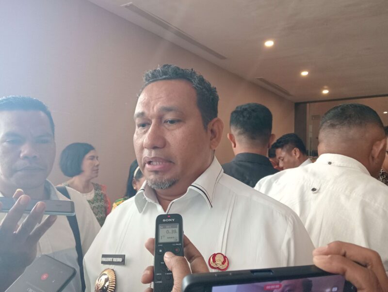 Bupati TTU Falen Kebo diwawancarai Wartawan usai mengikuti Musrenbang RKPD Tahun 2026 dan Musrenbang RPJMD Tahun 2025-2029 Provinsi NTT, di Aston Hotel dan Convention Center Hotel, Rabu (14/5/2025). (AL)