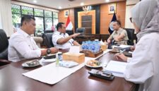 Bupati TTU Yoseph Falentinus Delasalle Kebo saat berbicara dengan Mentri Transmigrasi RI M. Iftitah Sulaiman Suryanagara, pada Senin 19 Mei di Jakarta dan membahas pembangunan Kawasan Transmigrasi Mandiri (KTM) Ponu.(Foto. Walpri Bupati TTU).