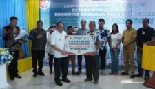 Bupati Fakfak Samaun Dahlan, S.Sos., M.Si., Melaunching Penerimaan Retribusi Pala Tomandin. Kamis (15/05/2025). FOTO : ENRICO. PAPUADALAMBERITA.COM/DETIK INDONESIA