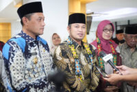 Gubernur Harum (tengah), Wagub Seno Aji dan Sekda Sri Wahyuni hadir dalam halalbihalal warga Kaltim di Jakarta. Kembali sosialisasikan Program Gratispol. Salah satunya pendidikan gratis mulai jenjang SMA hingga S3. (RIZKY/ADPIMPROV KALTIM/DETIK INDONESIA)