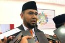 Bupati Halmahera Selatan, Maluku Utara Bassam Kasuba ketika diwawancari sejumlah awak media, Kamis (6/3/2025). Di mana ia mulai merombak kabinetnya dalam 100 hari kerja (Detik Indonesia/Tribun Ternate)