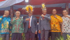 Bupati Warope saat HUT Waropen ke 22 tahun (Sairerinews/Detik Indonesia)