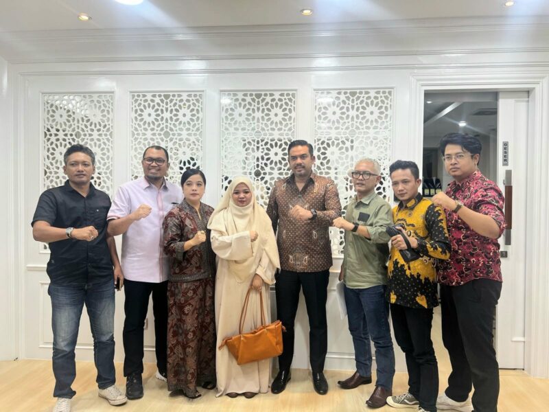 Menteri UMKM RI, Maman Abdurrahman (tengah). (Foto : Emi for Banjarbaruklik.com/Detik Indonesia)