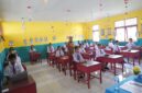 Bupati Halmahera Utara, Piet Hein Babua ketika melihat langsung pelaksanaan ujian sekolah || Foto: Istimewa