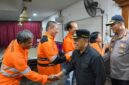 Bupati Halut saat menemui buruh NHM (Detik Indonesia/Zona Malut)