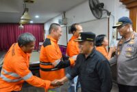 Bupati Halut saat menemui buruh NHM (Detik Indonesia/Zona Malut)