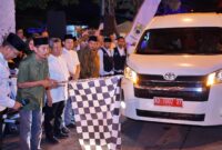 Bupati Sragen Sigit Pamungkas (kiri) dan Wakil Bupati Sragen Suroto melepas keberangkatan calon jemaah haji asal Kabupaten Sragen, Minggu (19/5/2025) malam. (Ahmad Khairudin/Radar Solo/Detik Indonesia)