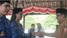 Penyerahan SK Pengangkatan PNS lingkup Pemkab Malteng (ANTARA/HO-Pemkab Malteng)