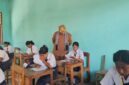 Bupati Timor Tengah Utara, Yosep Falentinus Delasalle Kebo, didampingi Kepala Dinas Pendidikan dan Kebudayaan Kabupaten TTU, Beato Yosep Frent Omenu, memantau langsung pelaksanaan ujian sekolah di SMPN Oetfo dan SMPN Kotafoun, Kecamatan Biboki Anleu. (Pos Kupang/Detik Indonesia)
