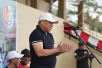 Bupati Fakfak, Samaun Dahlan saat menyampaikan sambutannya di mana pihaknya berkomitmen untuk menghadirkan berbagai kompetisi olahraga di Kabupaten Fakfak Papua Barat, Senin (19/5/2025). (DETIKINDONESIA/TRIBUNPAPUA)