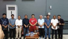 Bupati Luwu Timur, H. Irwan Bachri Syam, audiensi dengan Wamen Transmigrasi di Lapangan Bulutangkis Sport Center DPR RI, Jakarta, Selasa 6 Mei 2025 (Detik Indonesia/Lini Sulsel)