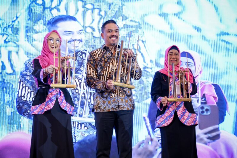Menteri Maman mengapresiasi kinerja pengurus dan seluruh anggota IPEMI dalam memberdayakan pengusaha UMKM perempuan (Humas Kementerian UMKM)
