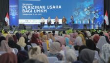  Bupati Trenggalek Mochamad Nurul Arifin mengatakan, ajang Festival Kemudahan dan Pelindungan Usaha Mikro di Kabupaten Trenggalek diharapkan bisa menjadi momen kebangkitan UMKM Trenggalek. (Humas Kementerian UMKM) 
