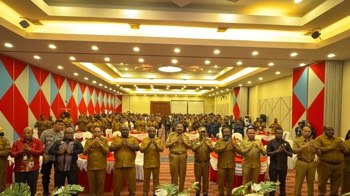 Foto Bersama usai acara Musyawarah Perencanaan Pembangunan Daerah (Musrenbang) Provinsi Papua Pegunungan guna menyusun Rencana Kerja Pemerintah Daerah (RKPD) Tahun 2026 di hotel Balim Wamena Kabupaten Jayawijaya, Selasa, (06/05/2025). (Detik Indonesia/TRIBUN PAPUA)