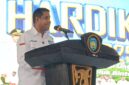 Bupati Teluk Bintuni Yoahanis Manibuy Ketika Memberikan Sambutan dalam Perataan Hardiknas di Gedung Serbaguna Teluk Bintuni Jumat (2/5/2025) (Detik Indonesia/RRI/Dina)
