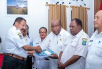 John Tabo Serahkan DPA Kepada Pimpinan OPD (Detik Indonesia/RRI)