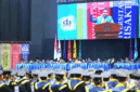 Menteri UMKM Maman Abdurrahman saat mengajak para wisudawan Universitas Trisakti untuk berani mengambil risiko bisnis, siap menaklukkan masa depan sebagai wirausaha inspiratif. (Foto: Dok. Kementerian UMKM)