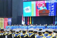 Menteri UMKM Maman Abdurrahman saat mengajak para wisudawan Universitas Trisakti untuk berani mengambil risiko bisnis, siap menaklukkan masa depan sebagai wirausaha inspiratif. (Foto: Dok. Kementerian UMKM)